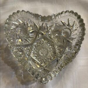 Elegant Crystal Heart-Shaped Bowl